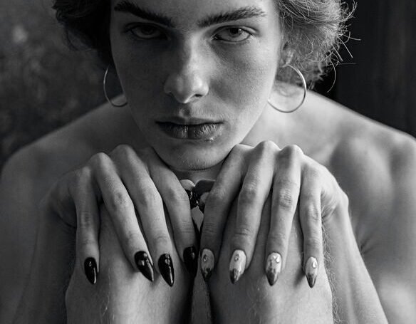 Long coffin nails with a modern design